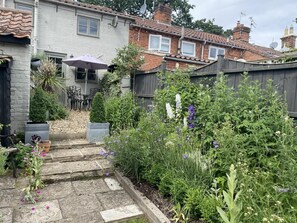 Property grounds - 2 Bed in Wenhaston (oc-seg) (Wenhaston)