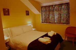 Iron/ironing board, free WiFi, bed sheets - 2 Bed in Swanage (oc-wy129) (Swanage)
