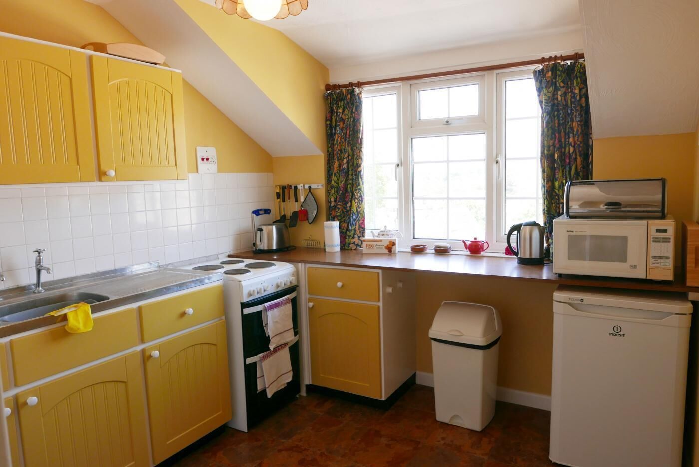 Microwave, oven, cookware/dishes/utensils