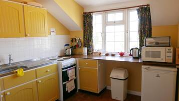 Microwave, oven, cookware/dishes/utensils