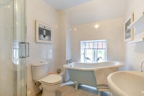 Towels - 3 Bed in Ashbourne (oc-u33033) (Kniveton)