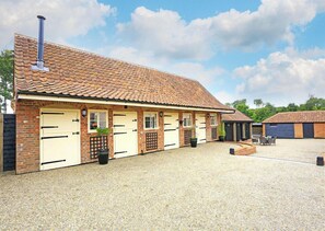 Exterior - 2 Bed in Halesworth (oc-bbs) (Bramfield)