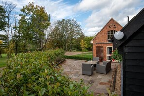 Outdoor dining - 2 Bed in Halesworth (oc-bbs) (Bramfield)