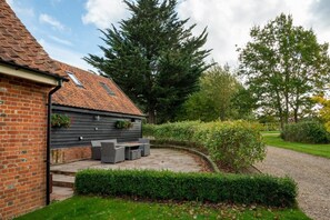 Outdoor dining - 2 Bed in Halesworth (oc-bbs) (Bramfield)