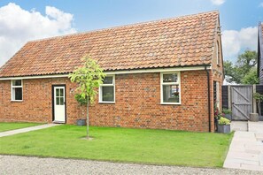 Exterior - 2 Bed in Halesworth (oc-bbs) (Bramfield)