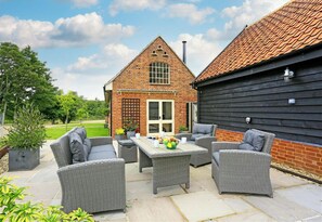 Outdoor dining - 2 Bed in Halesworth (oc-bbs) (Bramfield)