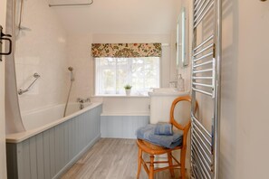 Hair dryer, towels - 2 Bed in Saxmundham (oc-rvr) (Snape)