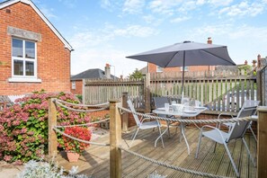 Outdoor dining - 3 Bed in Swanage (oc-wy481) (Swanage)
