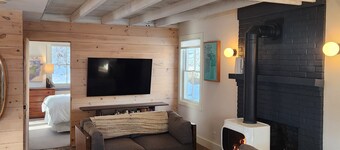 2-bedroom cottage close to skiing with gas fireplace