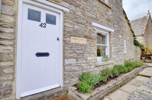 Exterior detail - 2 Bed in Swanage (oc-wy382) (Swanage)