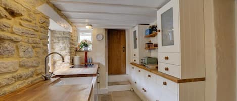 Microwave, oven, cookware/dishes/utensils