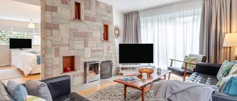 3 室のベッドルーム、アイロン / アイロン台、WiFi (無料)、ベッドシーツ