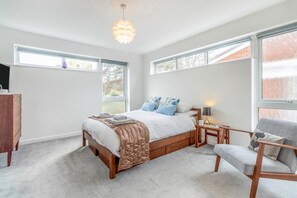 3 bedrooms, iron/ironing board, travel crib, free WiFi