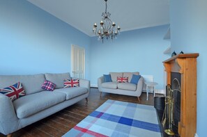 TV, fireplace - 1 Bed in Swanage (oc-wy357) (Swanage)