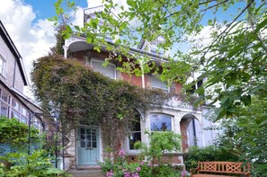 Exterior - 1 Bed in Swanage (oc-wy357) (Swanage)