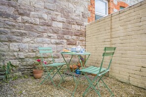 Outdoor dining - 1 Bed in Swanage (oc-wy357) (Swanage)
