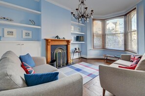 TV, fireplace - 1 Bed in Swanage (oc-wy357) (Swanage)