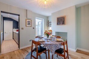 Dining - 2 Bed in Whitstable (oc-o32772) (Whitstable)