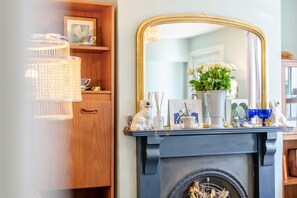Interior - 2 Bed in Whitstable (oc-o32772) (Whitstable)