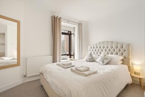 2 bedrooms, iron/ironing board, travel cot, free WiFi - 2 Bed in Swanage (oc-wy547) (Swanage)