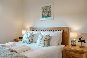 Iron/ironing board, travel crib, free WiFi, bed sheets - 5 Bed in Swinton (oc-t32750) (Swinton)