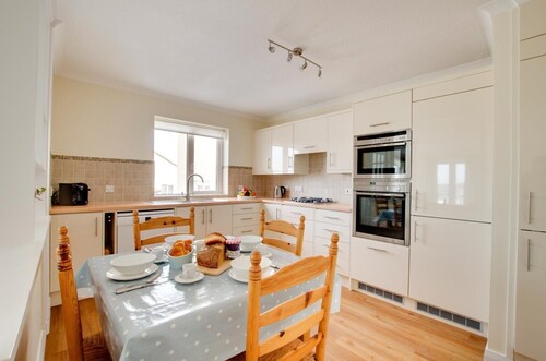 2 Bed in Swanage (oc-wy500)