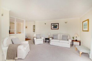 TV - 2 Bed in Swanage (oc-wy500) (Swanage)