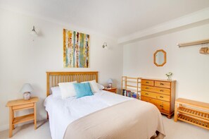 2 bedrooms, iron/ironing board, WiFi (free), bed sheets - 2 Bed in Swanage (oc-wy500) (Swanage)
