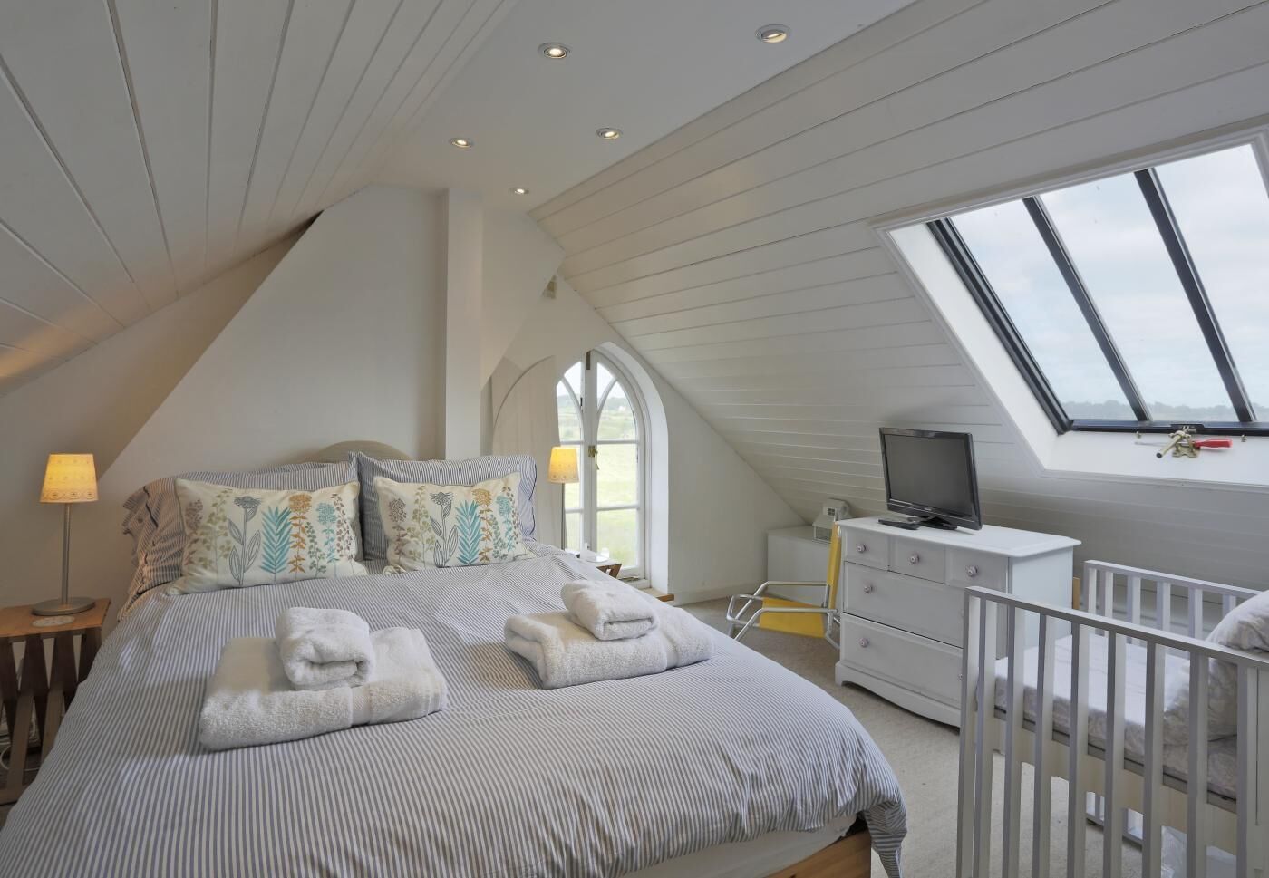 4 bedrooms, iron/ironing board, travel cot, free WiFi