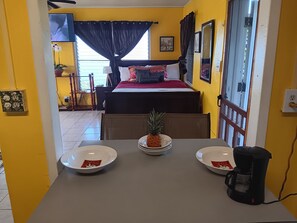 1 bedroom, iron/ironing board, WiFi, bed sheets - Breezy Beautiful Northside Cottage (St Thomas)