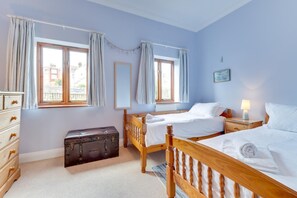 2 bedrooms, iron/ironing board, travel cot, free WiFi - 2 Bed in Swanage (oc-wy491) (Swanage)