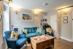 TV, fireplace - 2 Bed in Southwold (oc-h32760) (Southwold)