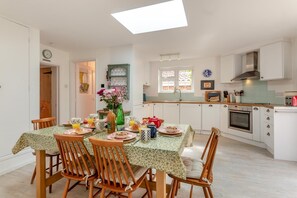 Microwave, oven, dishwasher, high chair - 2 Bed in Westleton (oc-ssc) (Westleton)