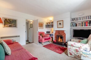 TV, fireplace - 2 Bed in Westleton (oc-ssc) (Westleton)