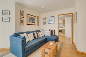 TV - 2 Bed in Swanage (oc-wy462) (Swanage)