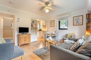 TV - 2 Bed in Stone Cross (oc-g33059) (Hailsham)