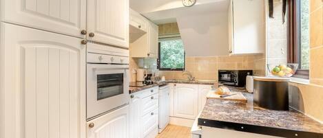 Microwave, oven, dishwasher, cookware/dishes/utensils