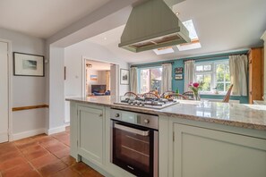 Microwave, oven, dishwasher, high chair - 3 Bed in Westleton, Saxmundham (oc-est) (Westleton)