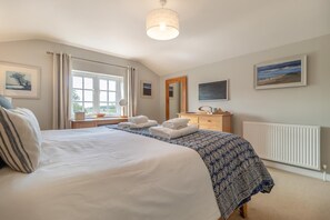 Iron/ironing board, travel cot, free WiFi, bed sheets - 3 Bed in Westleton, Saxmundham (oc-est) (Westleton)