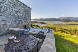 Outdoor dining - 11 Bed in Glandyfi (oc-d32752) (Machynlleth)