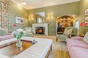 TV, fireplace - 11 Bed in Glandyfi (oc-d32752) (Machynlleth)