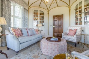 TV, fireplace - 11 Bed in Glandyfi (oc-d32752) (Machynlleth)