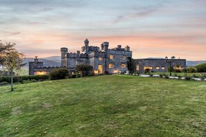 Property grounds - 11 Bed in Glandyfi (oc-d32752) (Machynlleth)