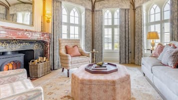 Télévision, cheminée