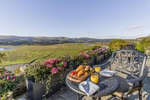 Outdoor dining - 11 Bed in Glandyfi (oc-d32752) (Machynlleth)