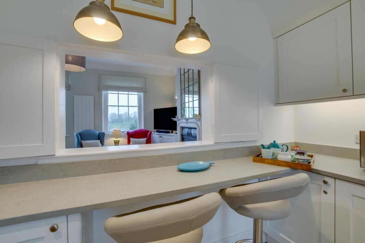 Mikrowelle, Ofen, Geschirrspüler, Hochstuhl