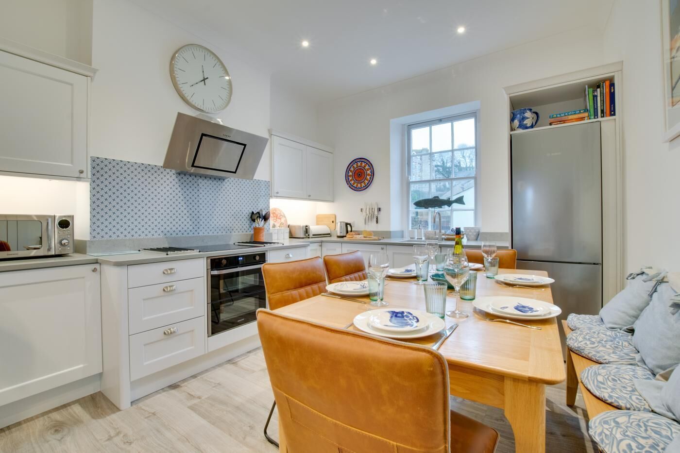 Mikrowelle, Ofen, Geschirrspüler, Hochstuhl