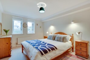 2 bedrooms, iron/ironing board, free WiFi, bed sheets - 2 Bed in Swanage (oc-wy449) (Swanage)