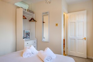 Travel cot, free WiFi, bed sheets - 3 Bed in Bembridge (oc-s33085) (Bembridge)