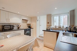 Microwave, oven, dishwasher, high chair - 2 Bed in Southwold (oc-hsc) (Southwold)